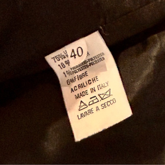 LA DIFFERENCE Cropped Jacket
Monte Carlo
Made in Italy
Size 4/6 - Picture 11 of 14